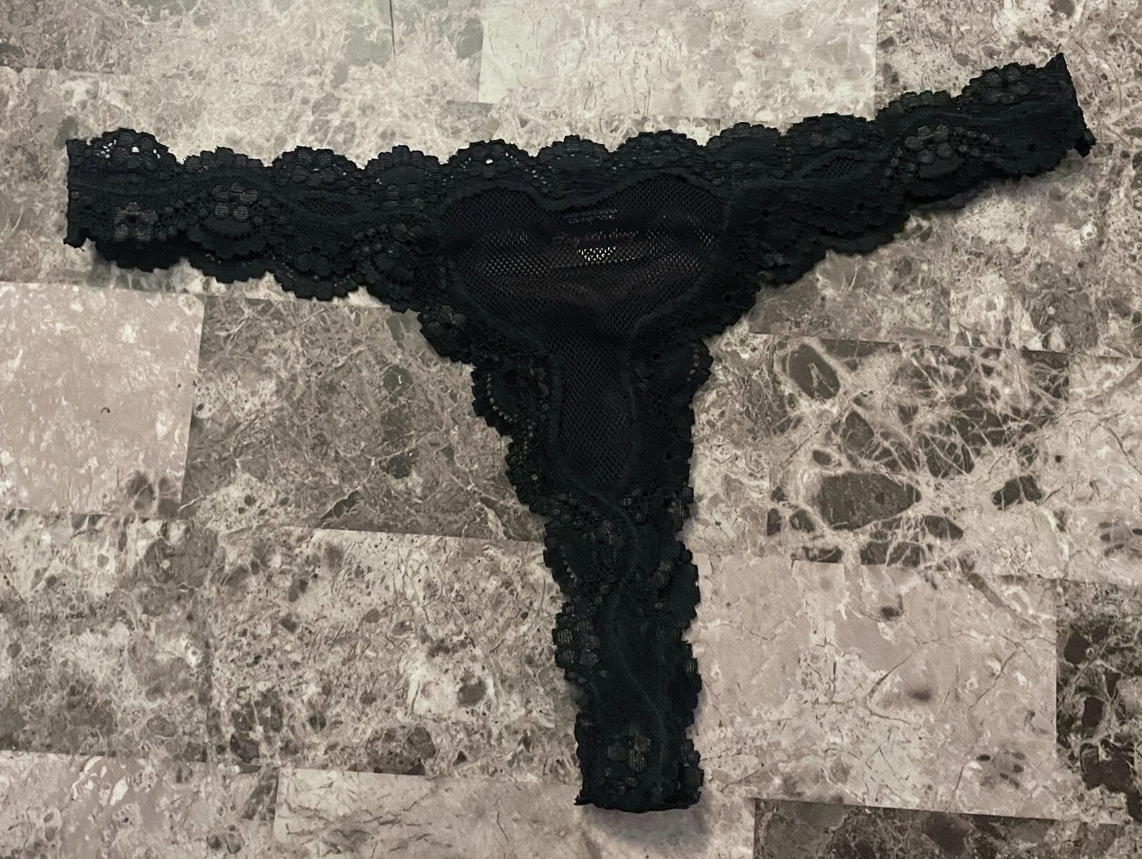 VICTORIA’S SECRET SEXY LITTLE THINGS L BLACK NET LACE VINTAGE RARE THONG PANTIES