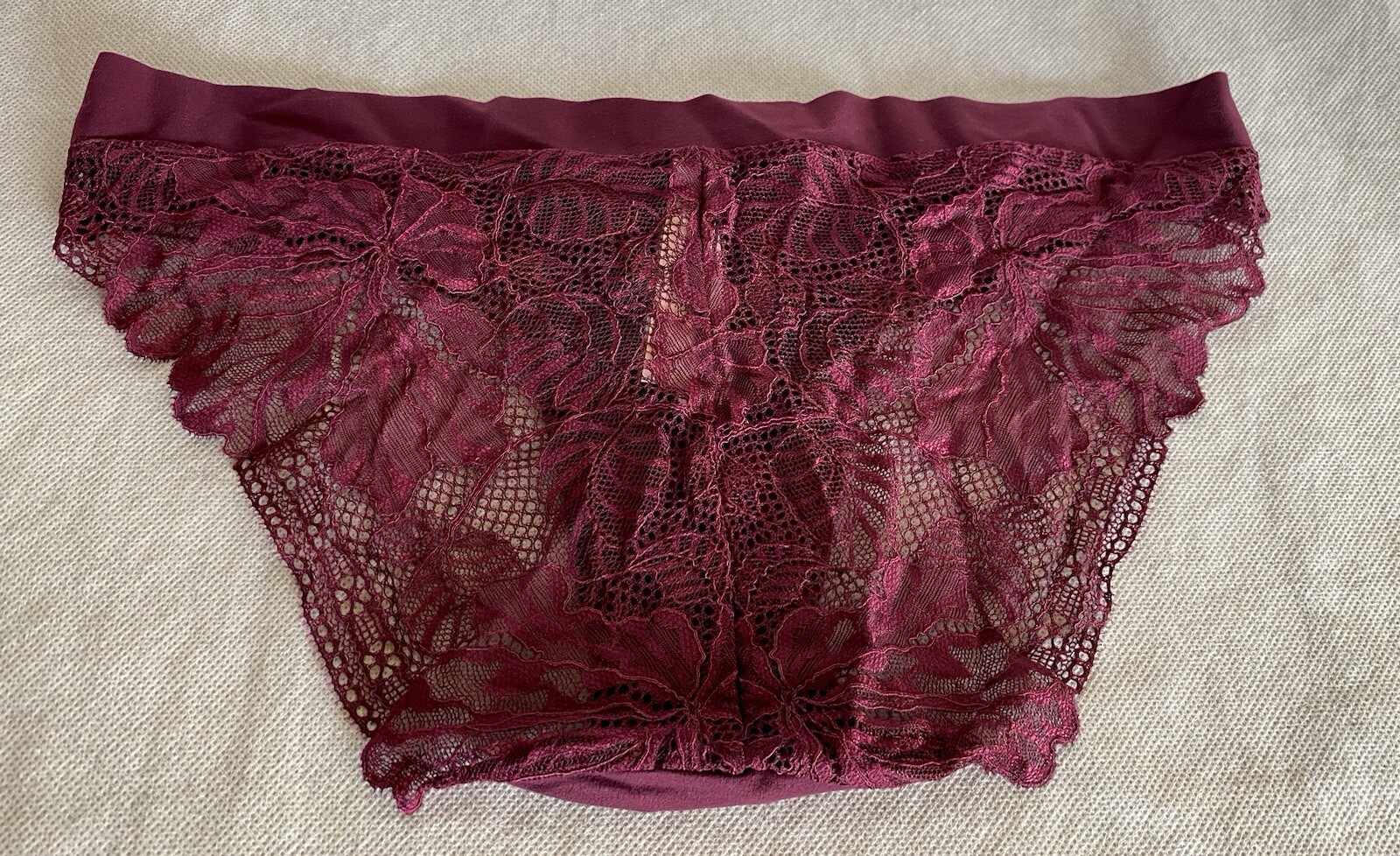 VICTORIA’S SECRET Size M Deep Plum Floral Lace Bikini Panties NWT