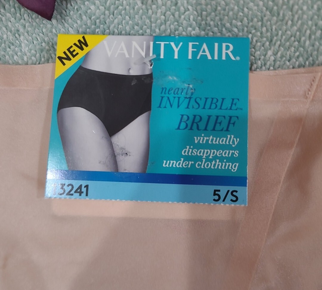 NWT Damask Neutral Size 5/S Vanity Fair Nearly Invisible Briefs Panties #13241