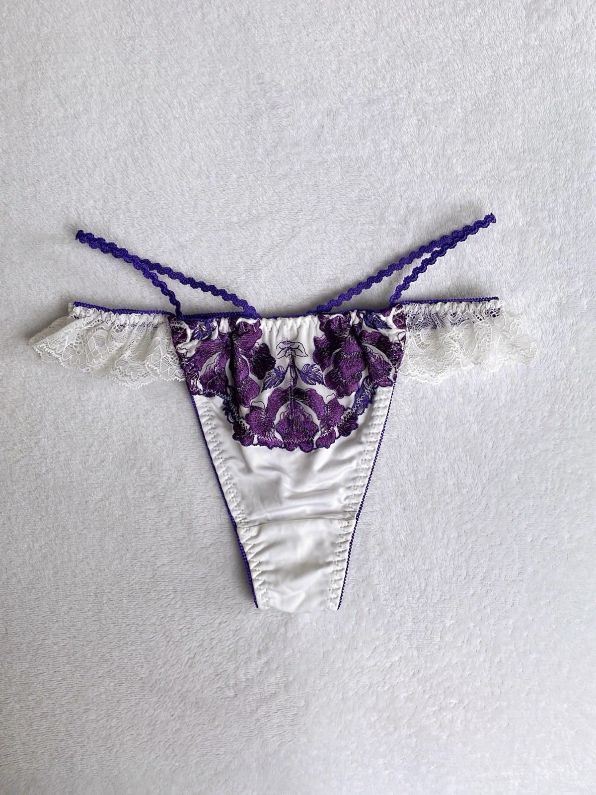 US-M/JP-L Japanese Brand Gorgeous Embroidery Sexy Waist Band Ruffle Strap Thong