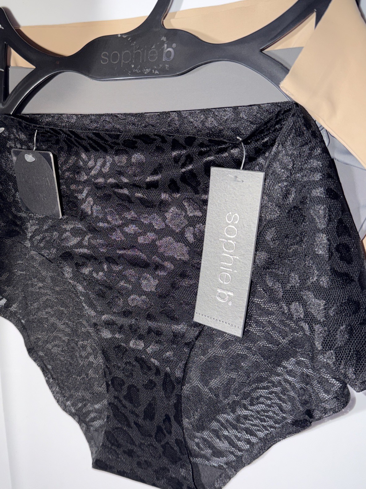 SOPHIE b – Size: XL -Pack of 3- NO PANTY LINES HIPSTERS-90% Nylon/10%Spandex