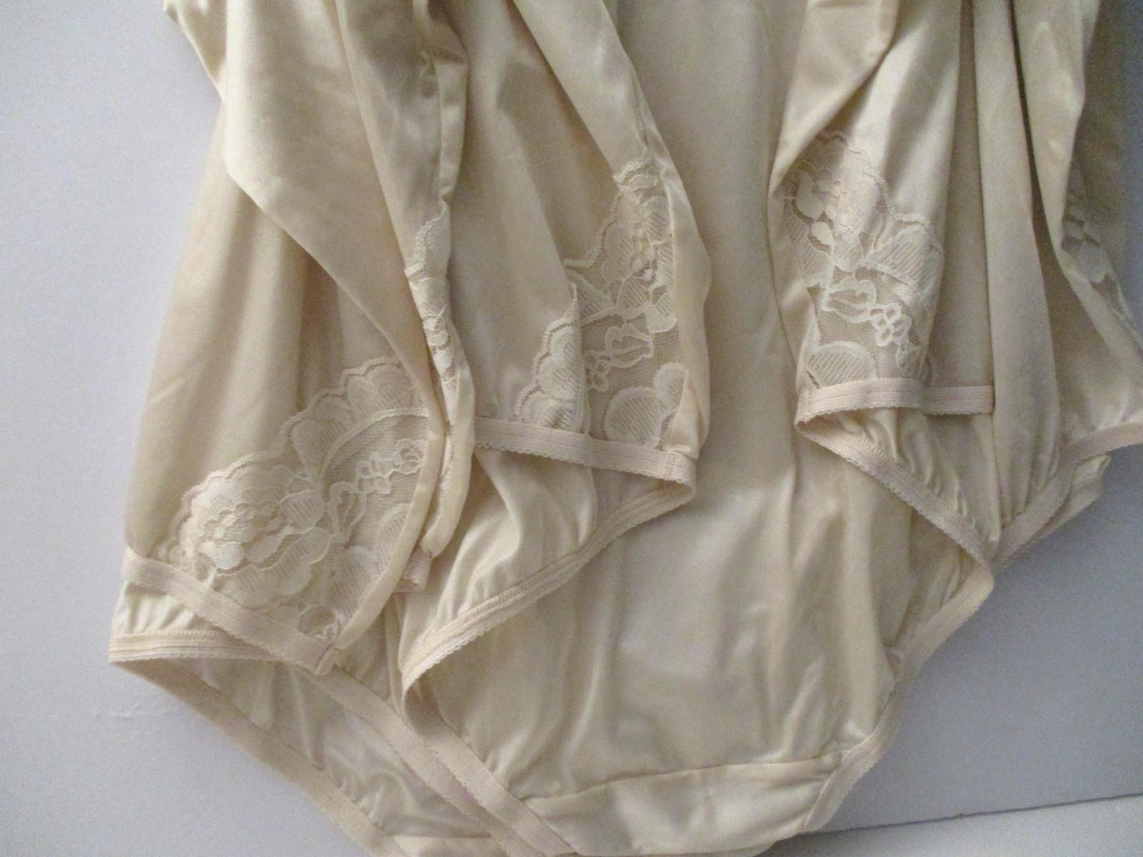 Vanity Fair brief panties 3 pair Perfectly Yours Lace Nouveau plus size 9/2XL