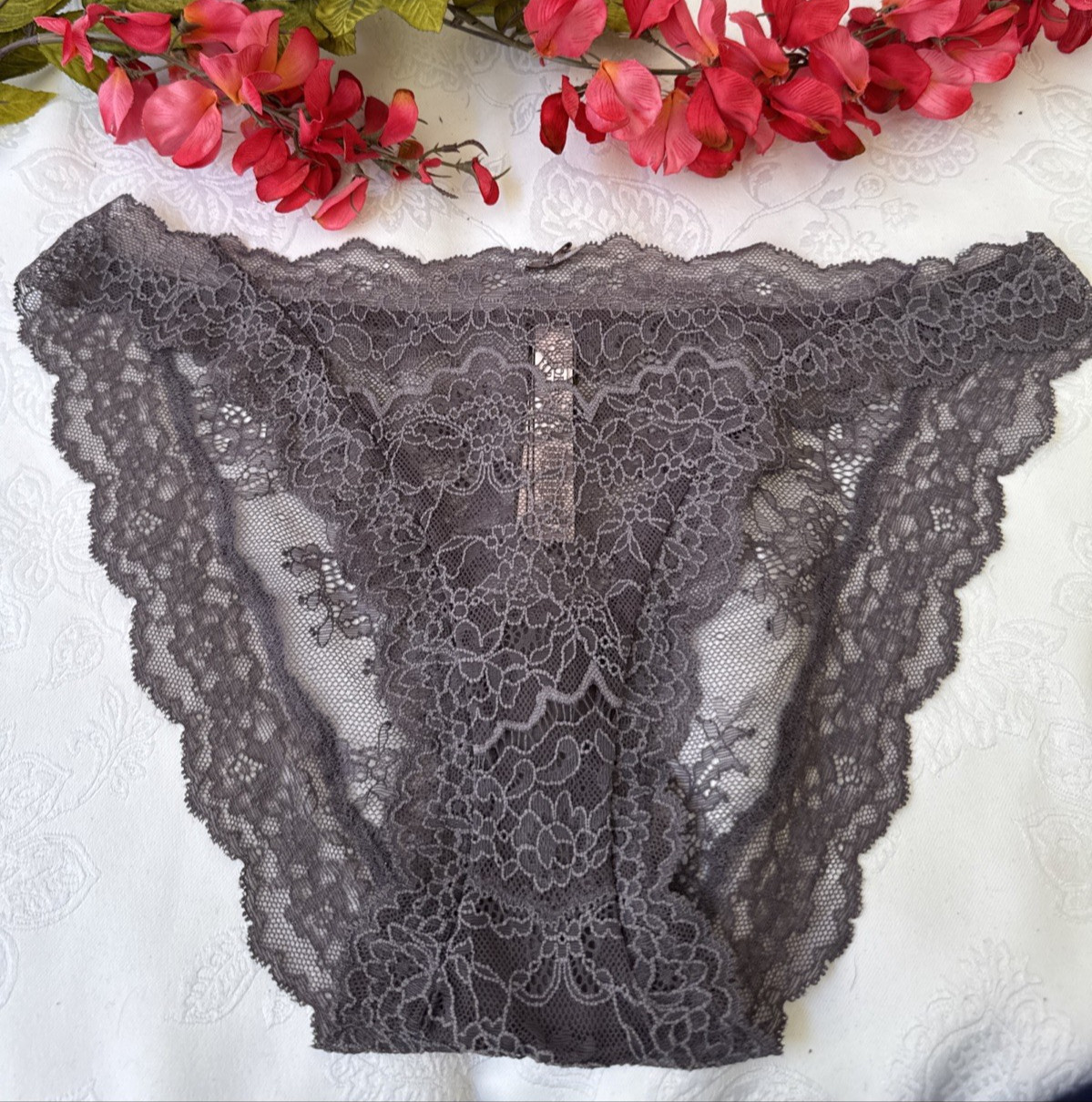 VICTORIA’S SECRET L DARK PURPLE LACE DREAM ANGELS CHEEKINI TANGA PANTIES NWT