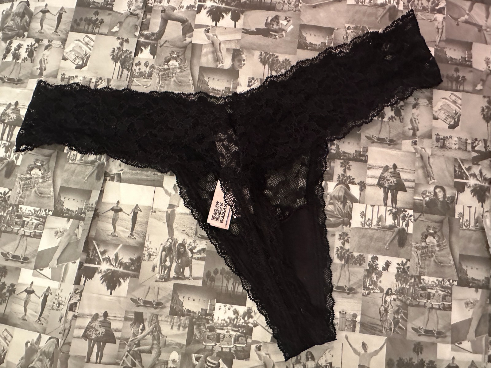 New with tags Victoria’s Secret The Lacie Lace Thong Panty Black Medium M