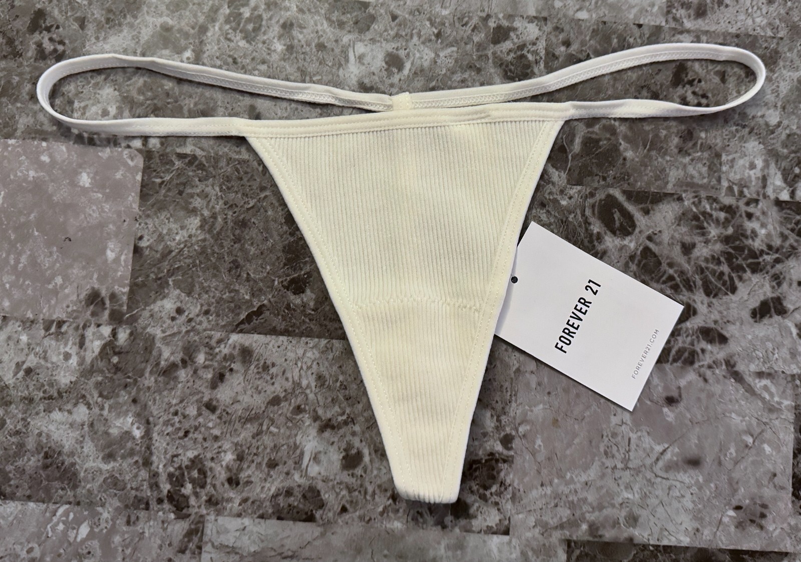 NWT FOREVER 21 MEDIUM IVORY RIBBED SEAMLESS STRETCH V STRING THONG PANTIES