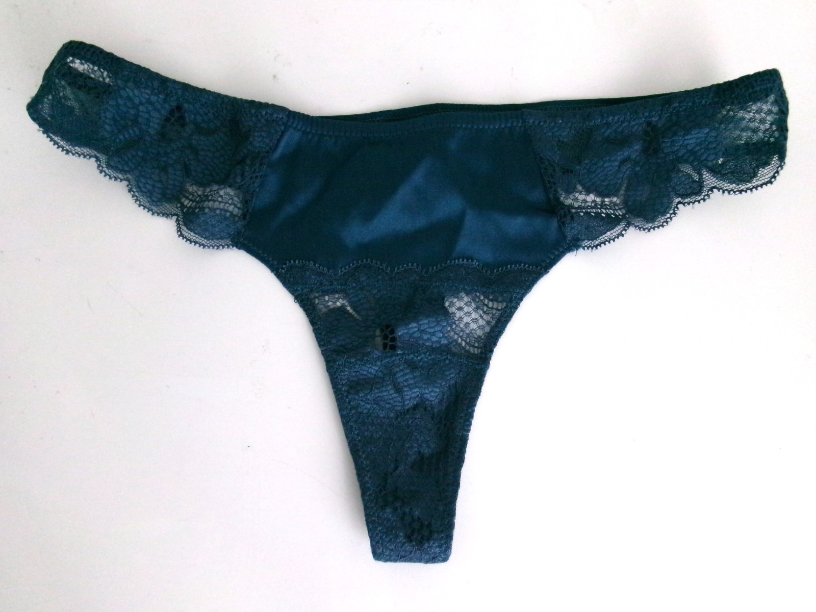 NWOT EVE’S TEMPTATION UNDERWIRE FLORAL LACE BRA/PANTIES 2PC NAVY