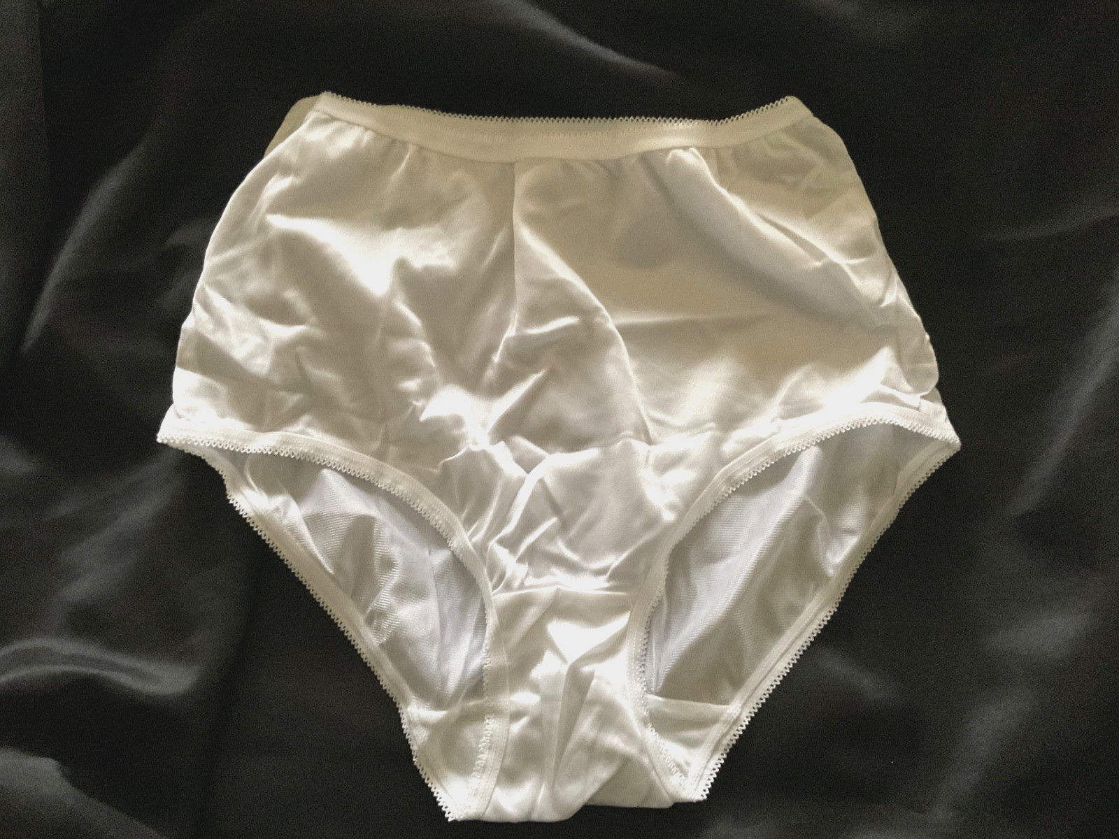 Vintage Partners Intimates Silky White Nylon Panties Size 5 NWOT