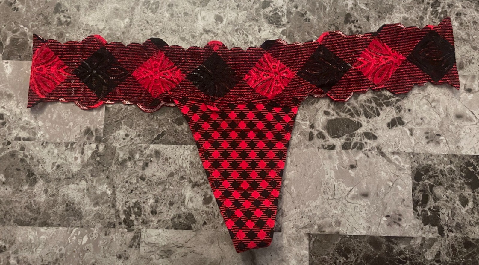 NWT VICTORIA’S SECRET PINK LARGE RED BUFFALO PLAID CHECK LACE RARE THONG PANTIES