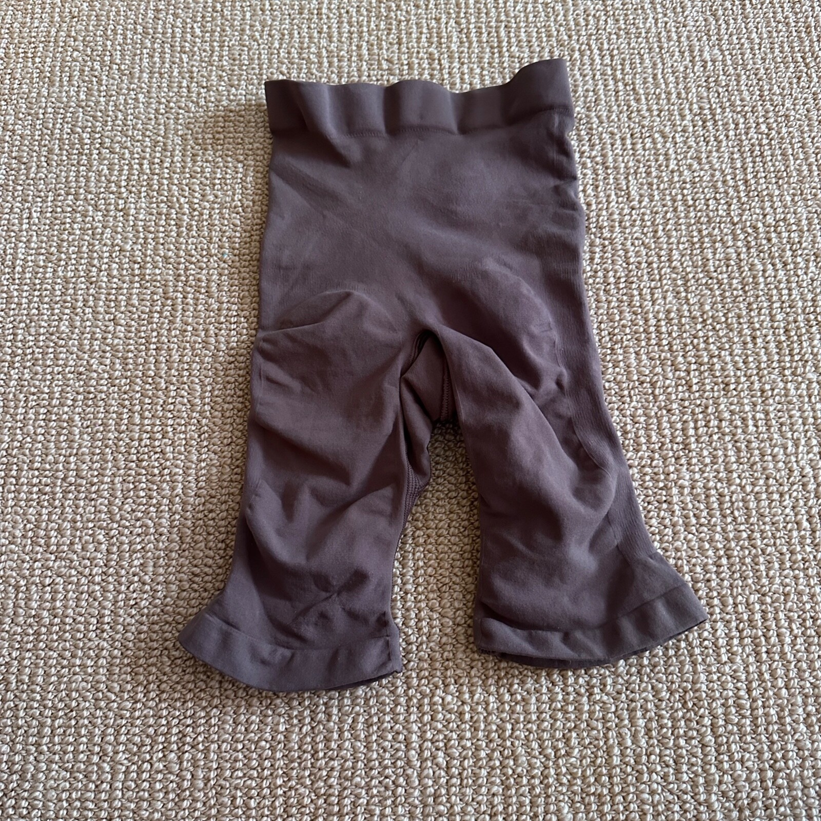Skims Mid Thigh Sculpting Shorts Shapewear, Size S/M New