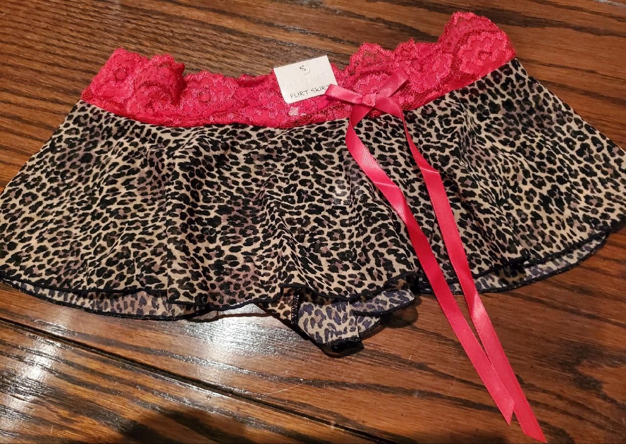NWT CABERNET NYLON SPNDX FLIRT SKIRT THONG PANTIES PANTY 4225 RED ANIMAL S