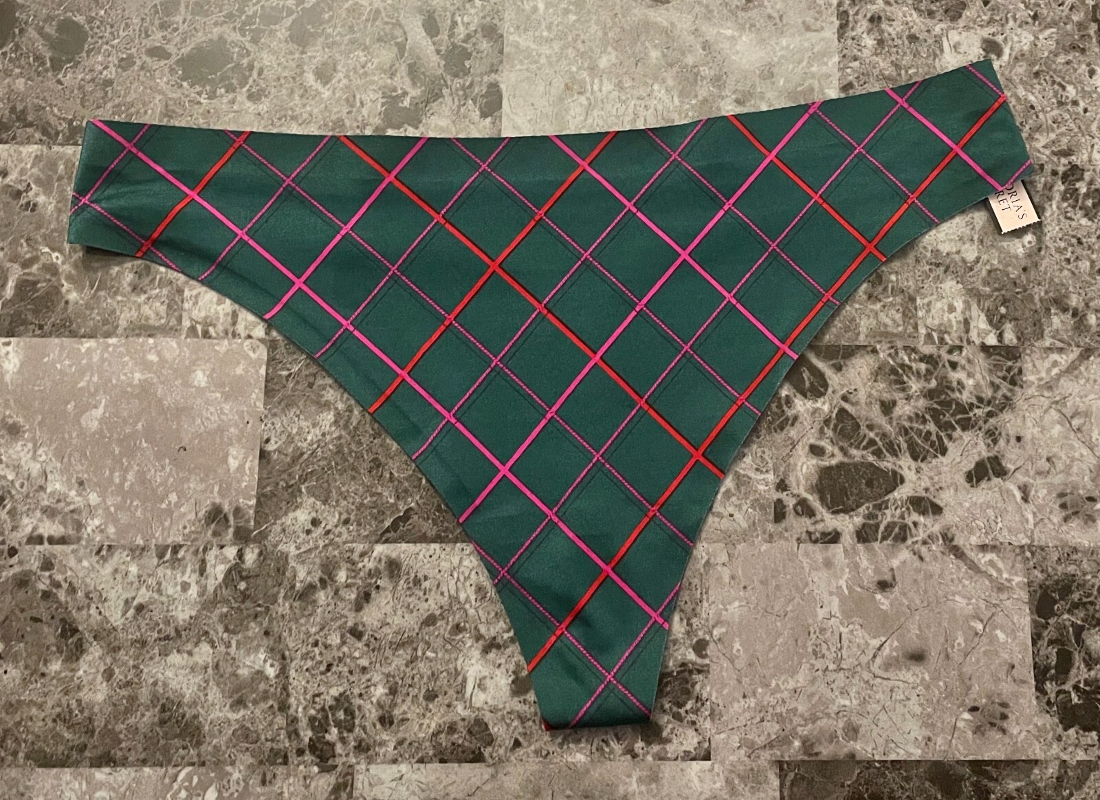 NWT VICTORIA’S SECRET L GREEN RED PLAID SMOOTH THICK RARE NO SHOW THONG PANTIES