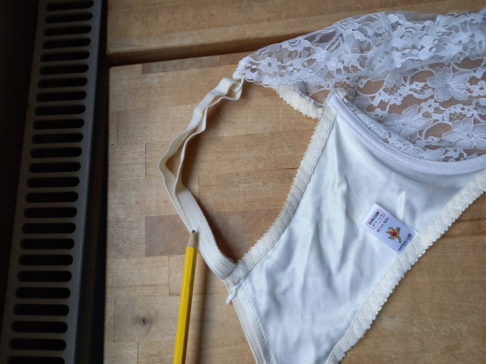 40DD White Bra with Full Lace Cups Underwire Bra 40DD BRAND NEW