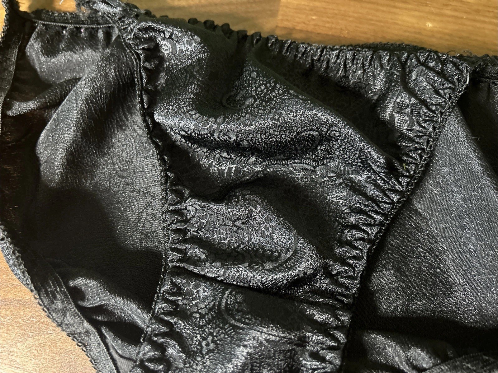 Vtg Delicates SATIN STRING BIKINI PANTIES Sz M Second Skin Bows Shiny Silky