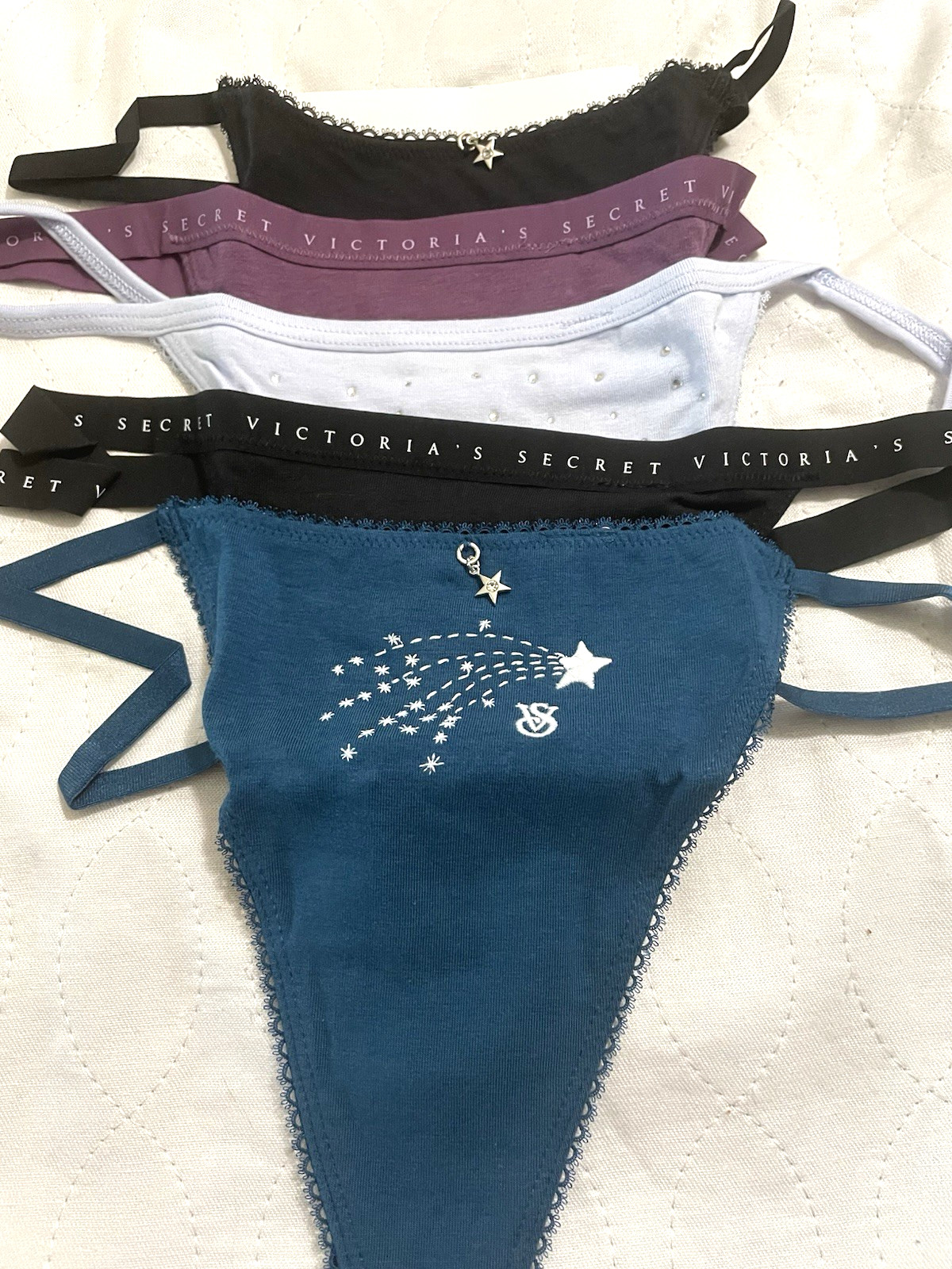 Victoria Secret V String Panties 5 Pack Multi Spellout Charm Stars sz L Bling