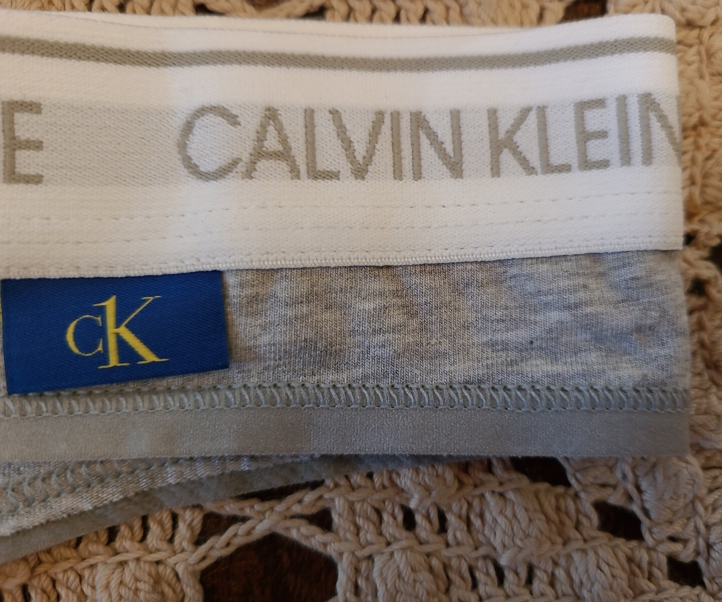 CALVIN KLEIN SIGNATURE LOGO S/5 SeXy Slinky Thong QF5733-020 NWT