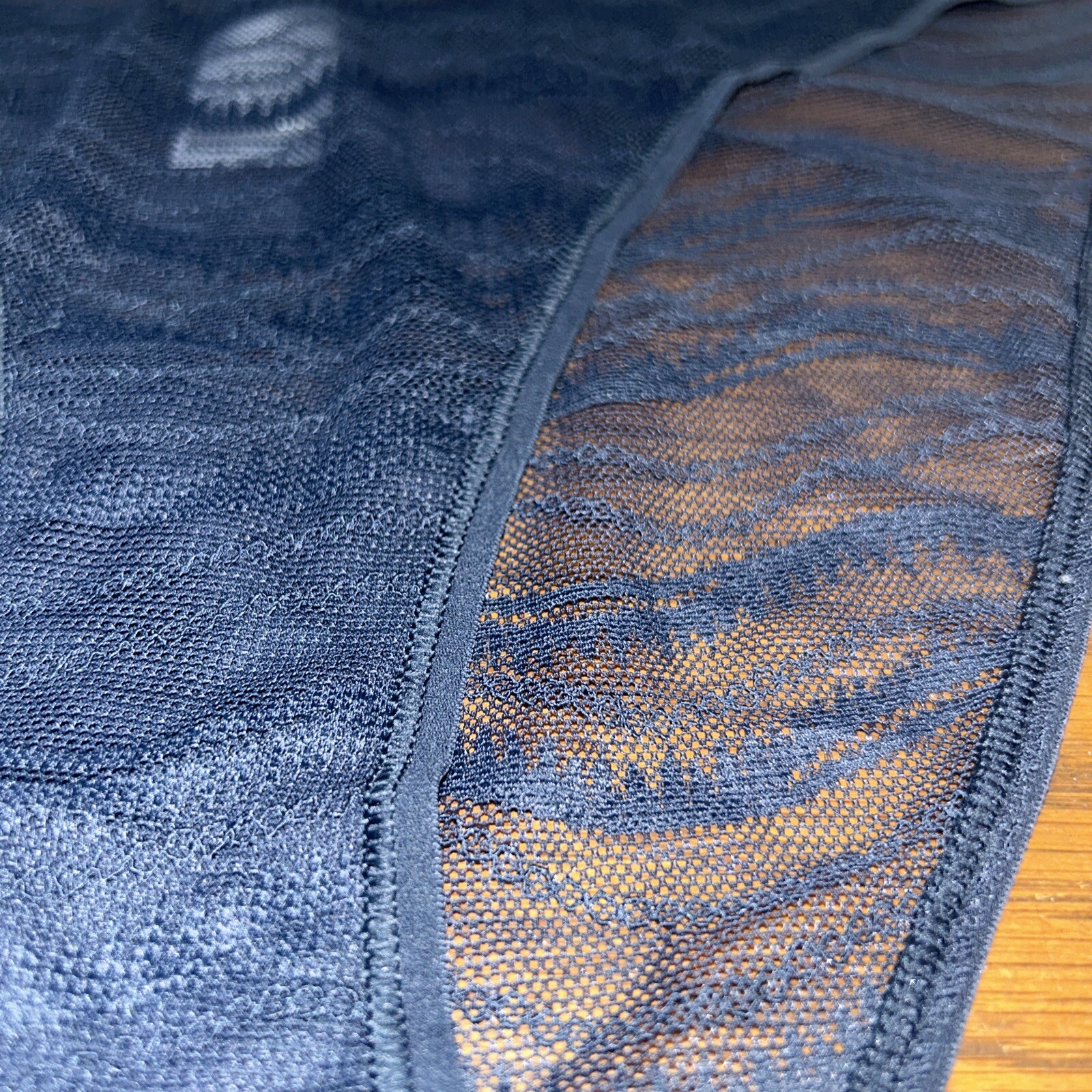=== Calvin Klein Size (LARGE) ALLOVER LACE BIKINI QD3972-410