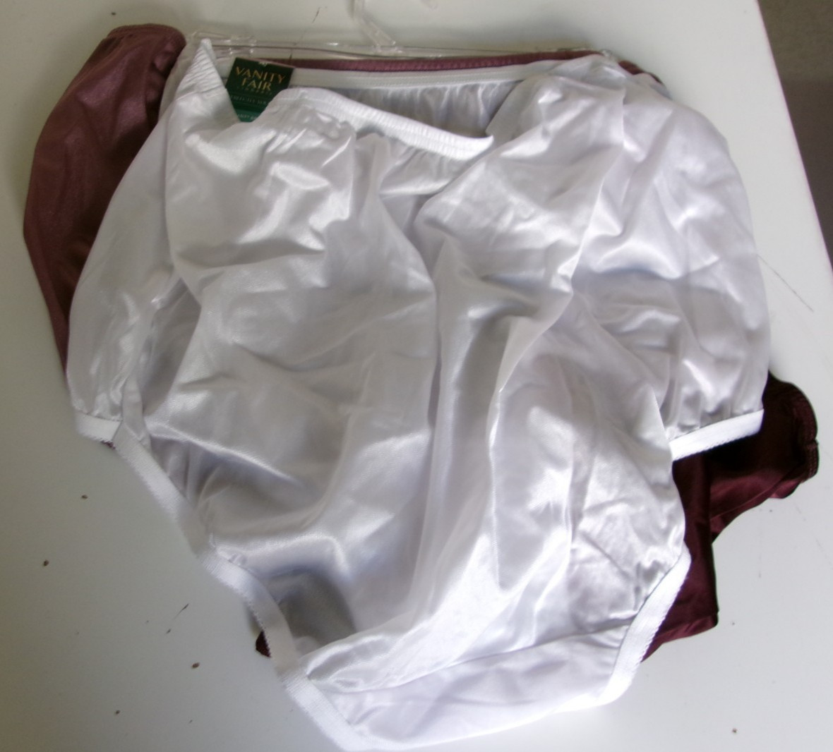 Three Vanity Fair Ravissant Brief Size 9 Mauve Burgandy and White Style 15711