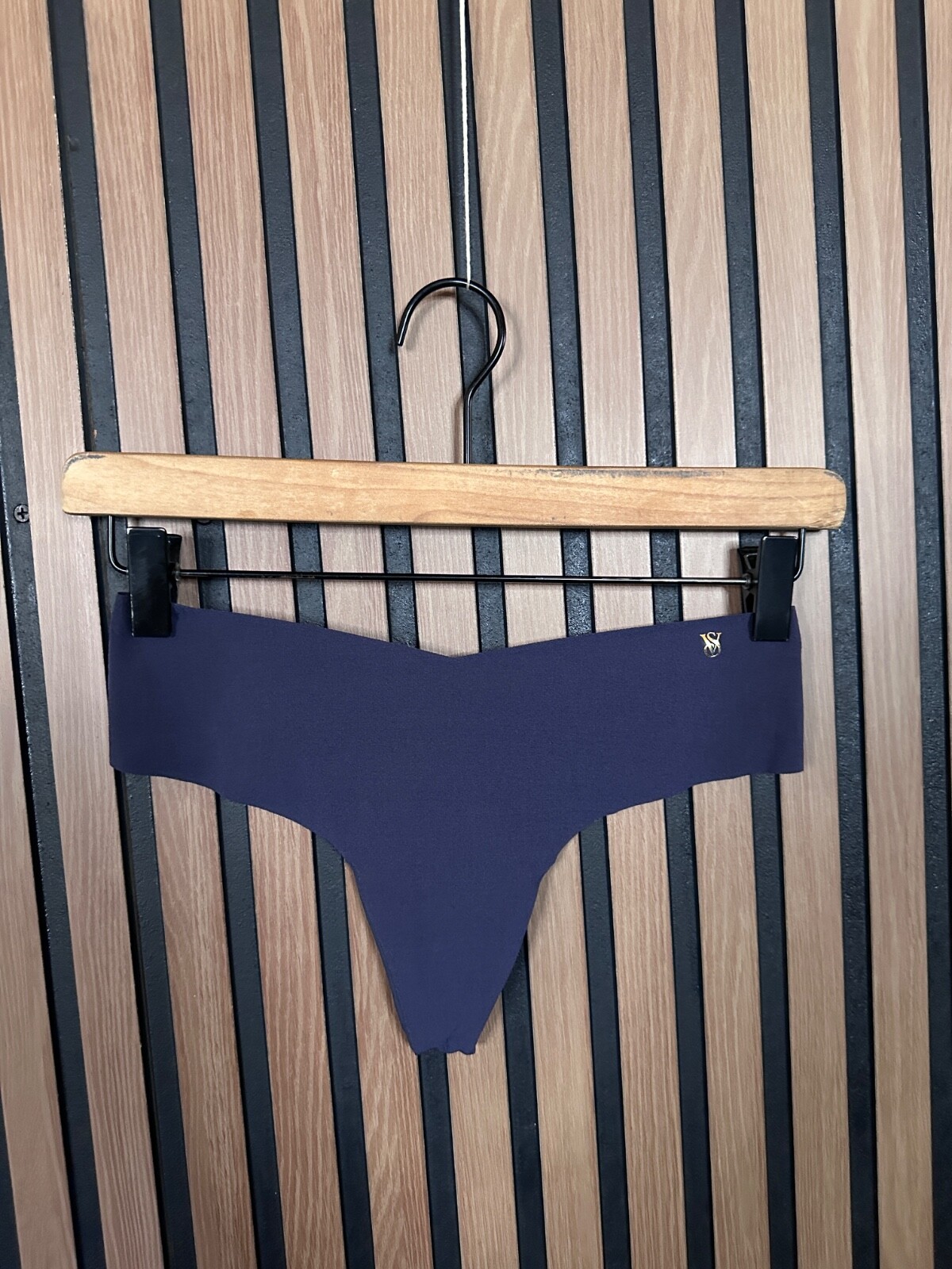 New Victoria’s Secret Panties Medium Womens Dark Purple Seamless Thong / String