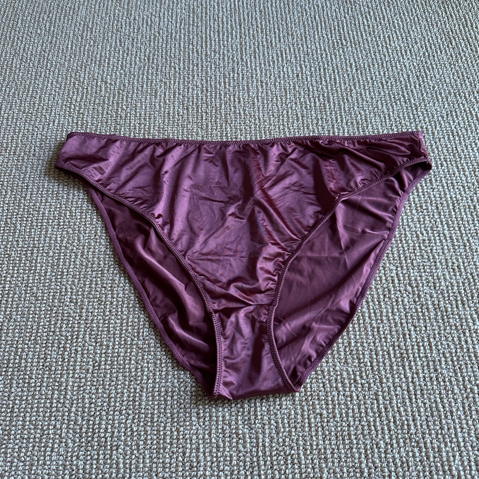 Skims Berry Stretch Satin Bikini, Size 4X NWT