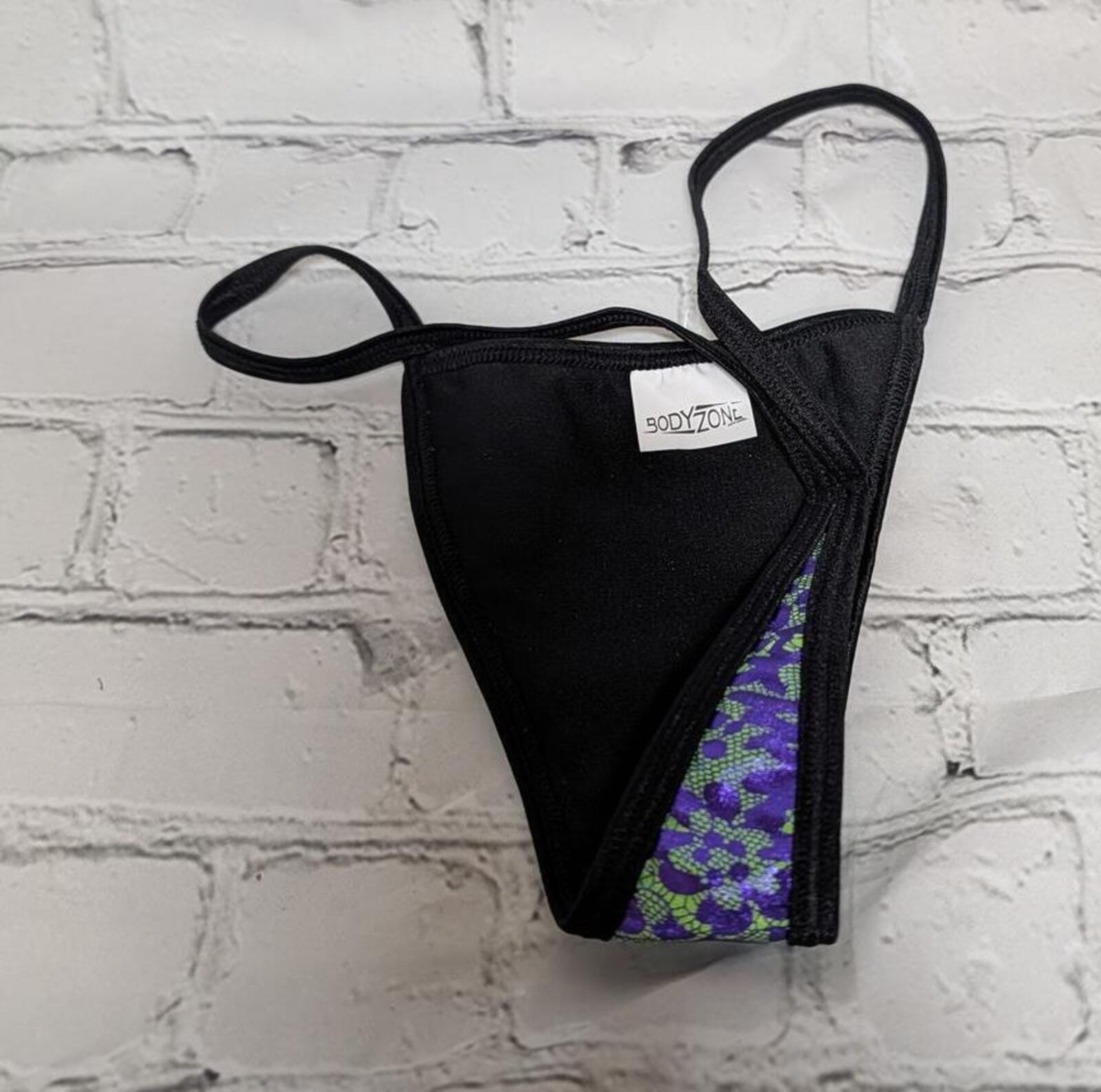 BODYZONE PURPLE BLK FLORAL T BACK THONG NWT VINTAGE DISCOUNT ON MULTIPLES