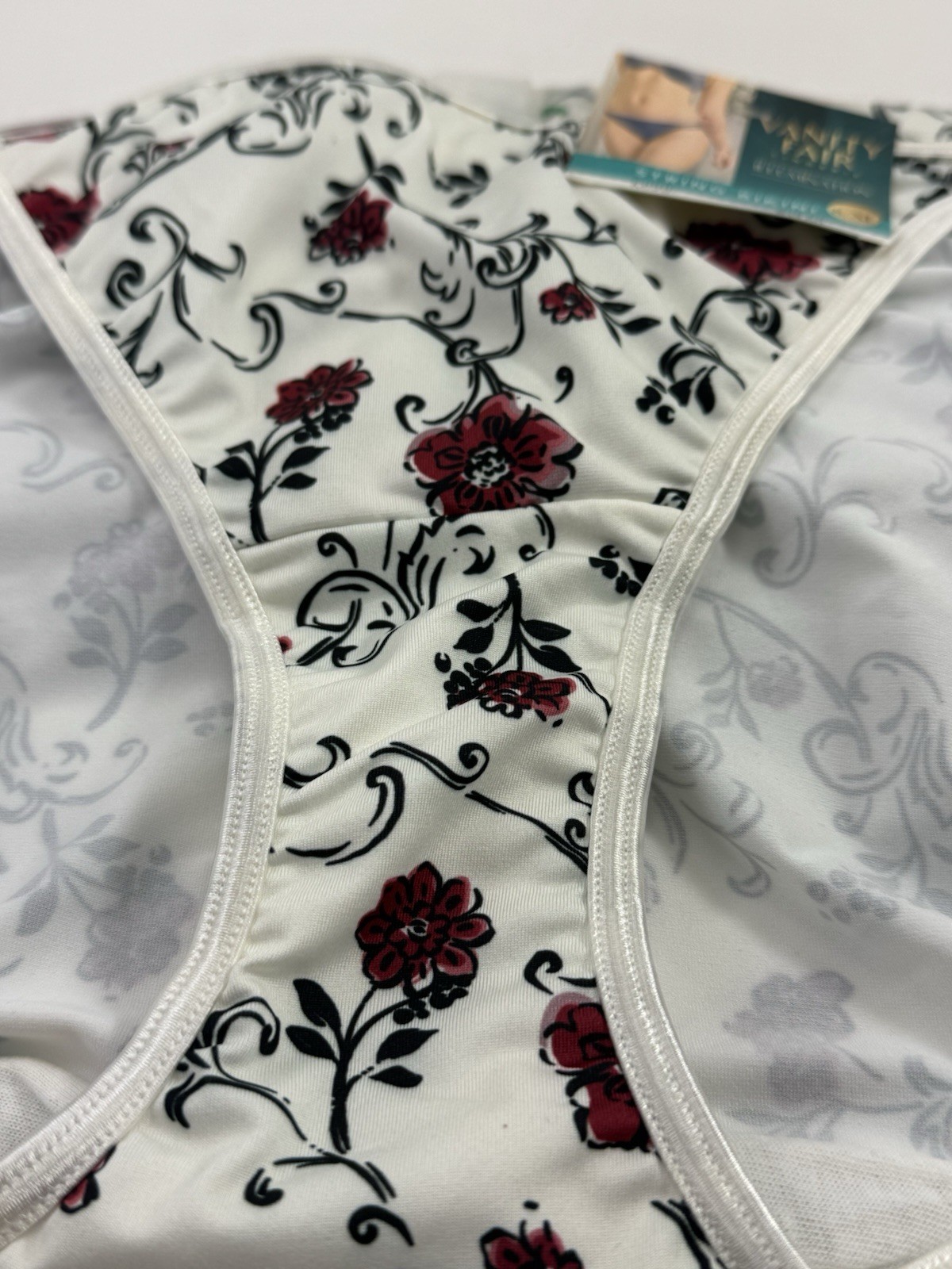 Lot 3 Vanity Fair Lingerie Illumination String Bikini 8/XL flowers NWT