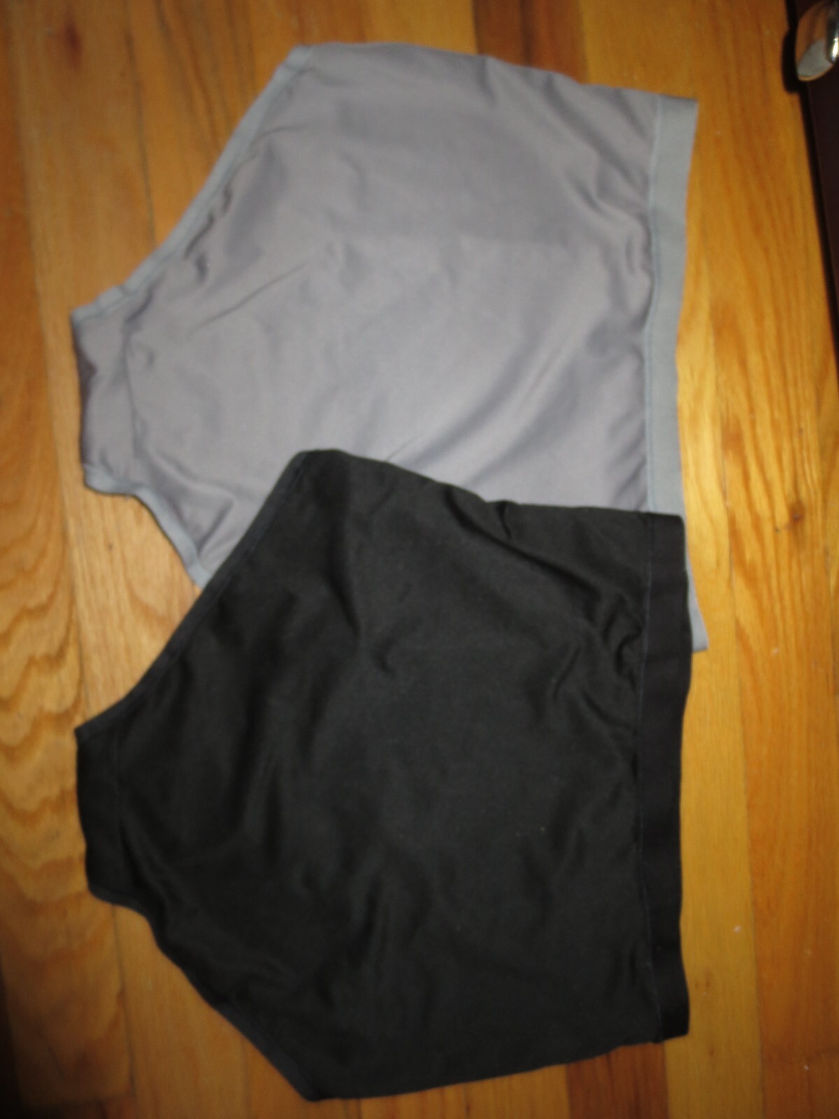 Women’s Warner’s 2 Pair Gray/Black Brief Panties Size S/P NWOT