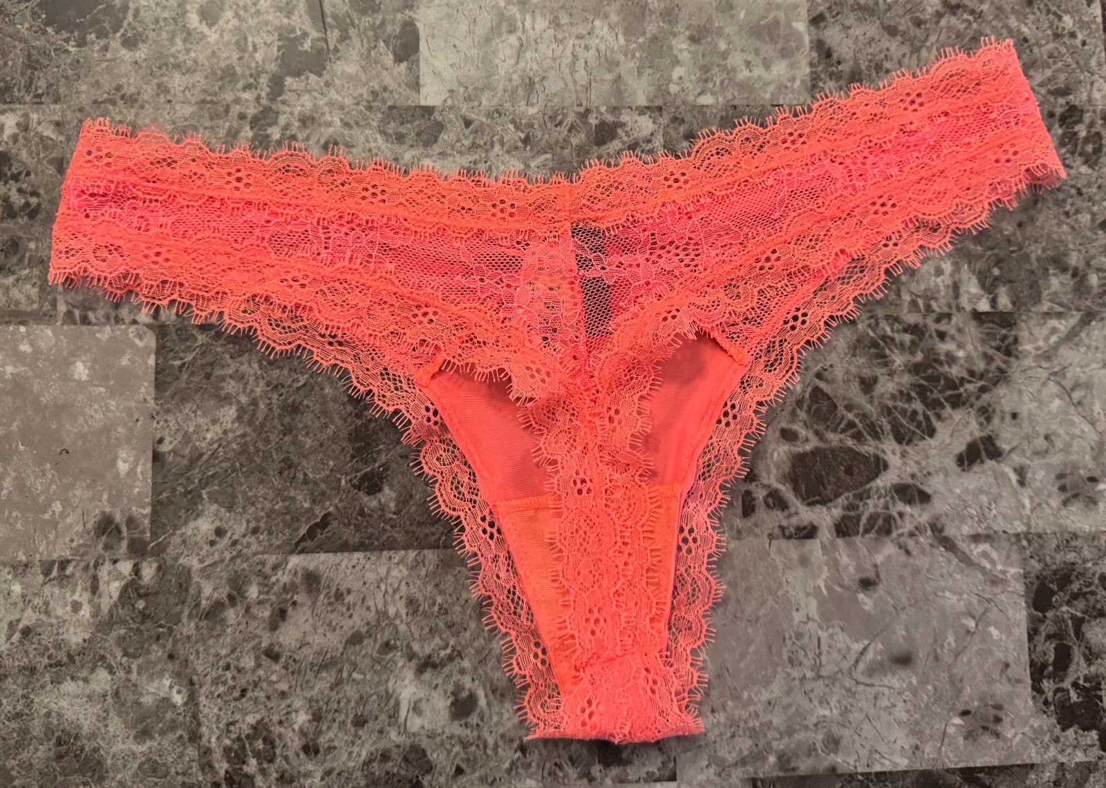 NWT VICTORIA’S SECRET S CORAL ORANGE SATIN SMOOTH FLORAL LACE RARE THONG PANTIES