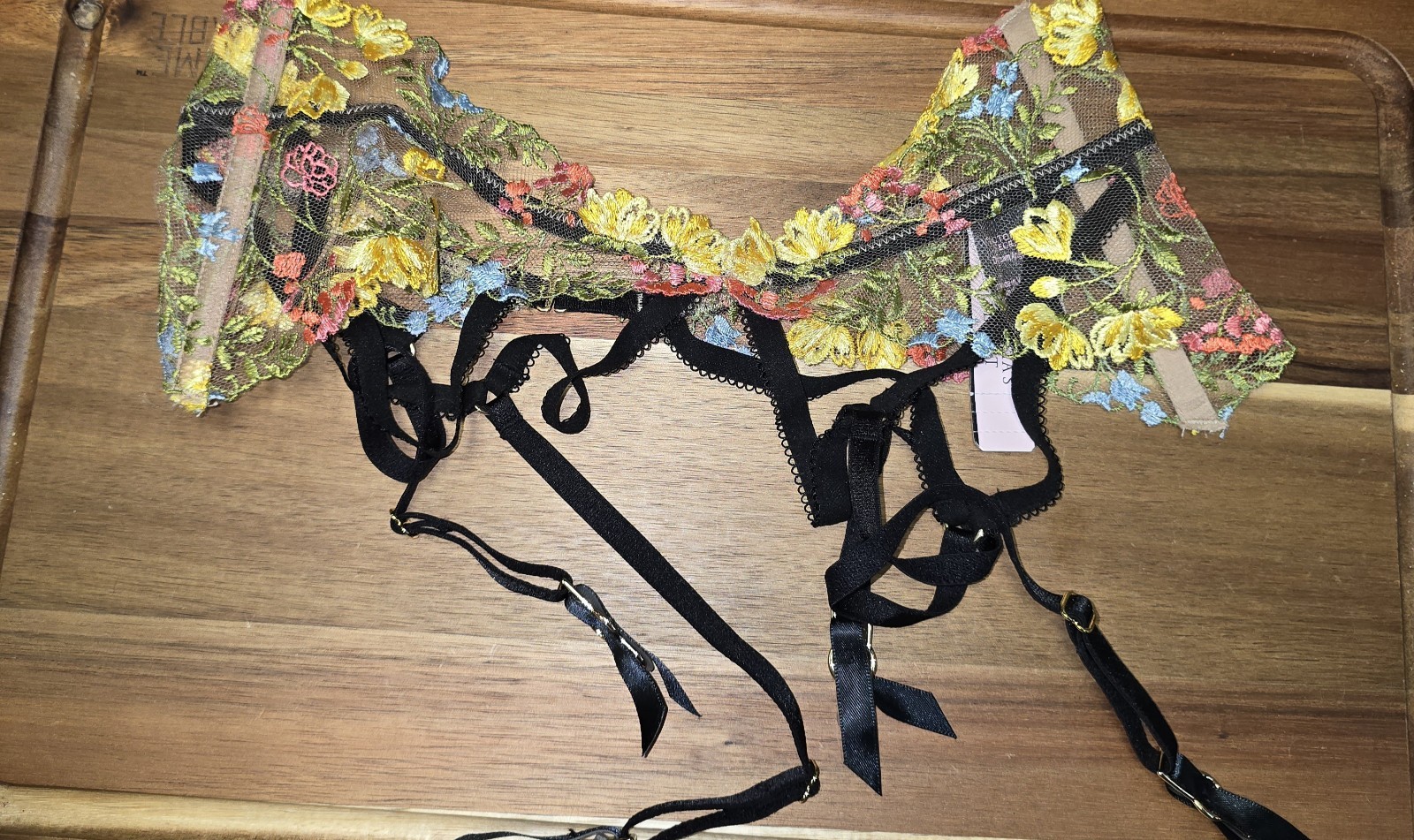 Victoria’s Secret DREAM ANGELS Multi embroidery 2 piece Bra+Garter Set 32DD XS