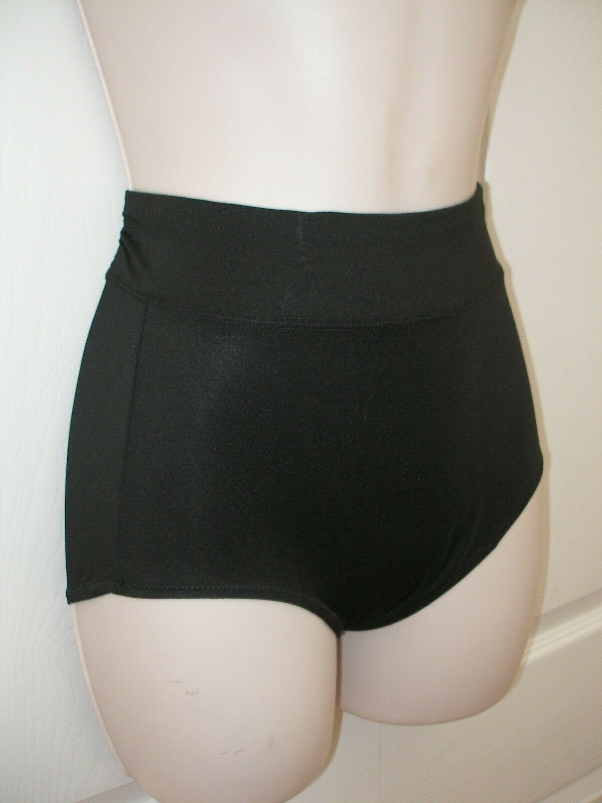 Warner’s Women’s Medium Black Briefs Stretch Textured Cool Lightweight Fabric