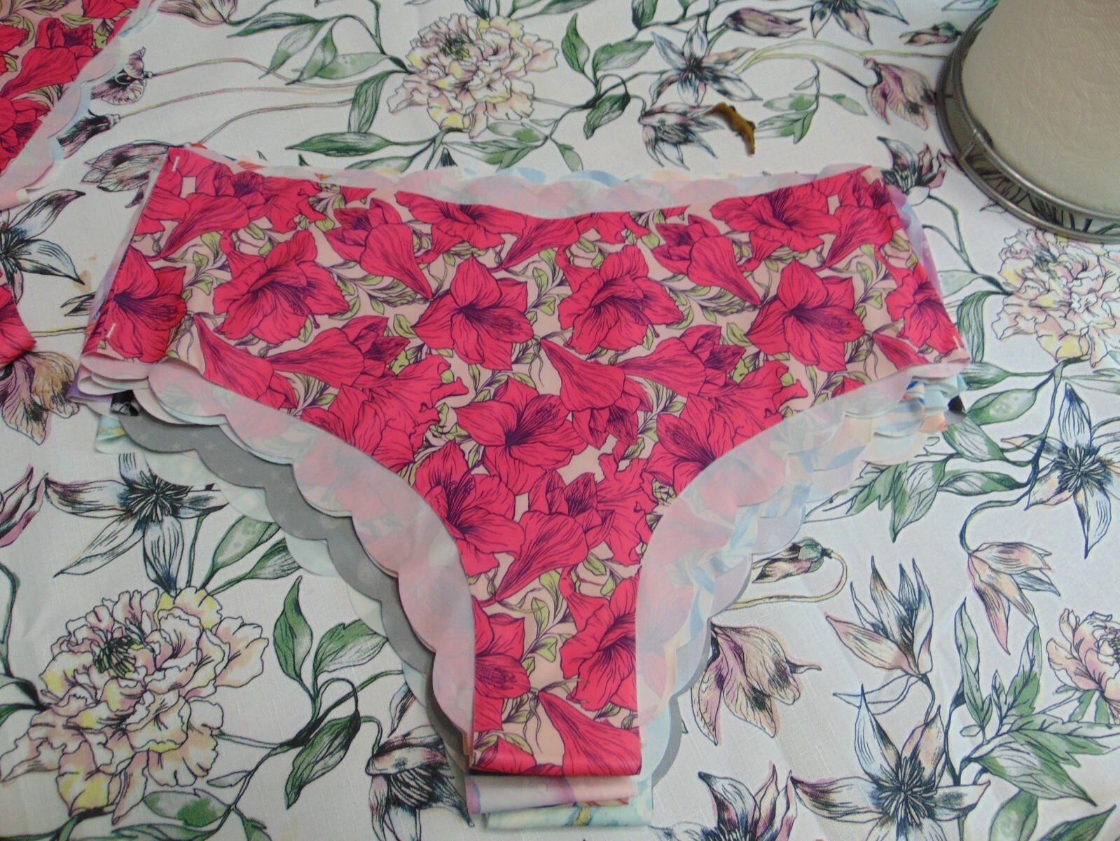 Women’s 12 pcs Seamless Random Print Sexy No Show Panties Size 2X-Large BG 20
