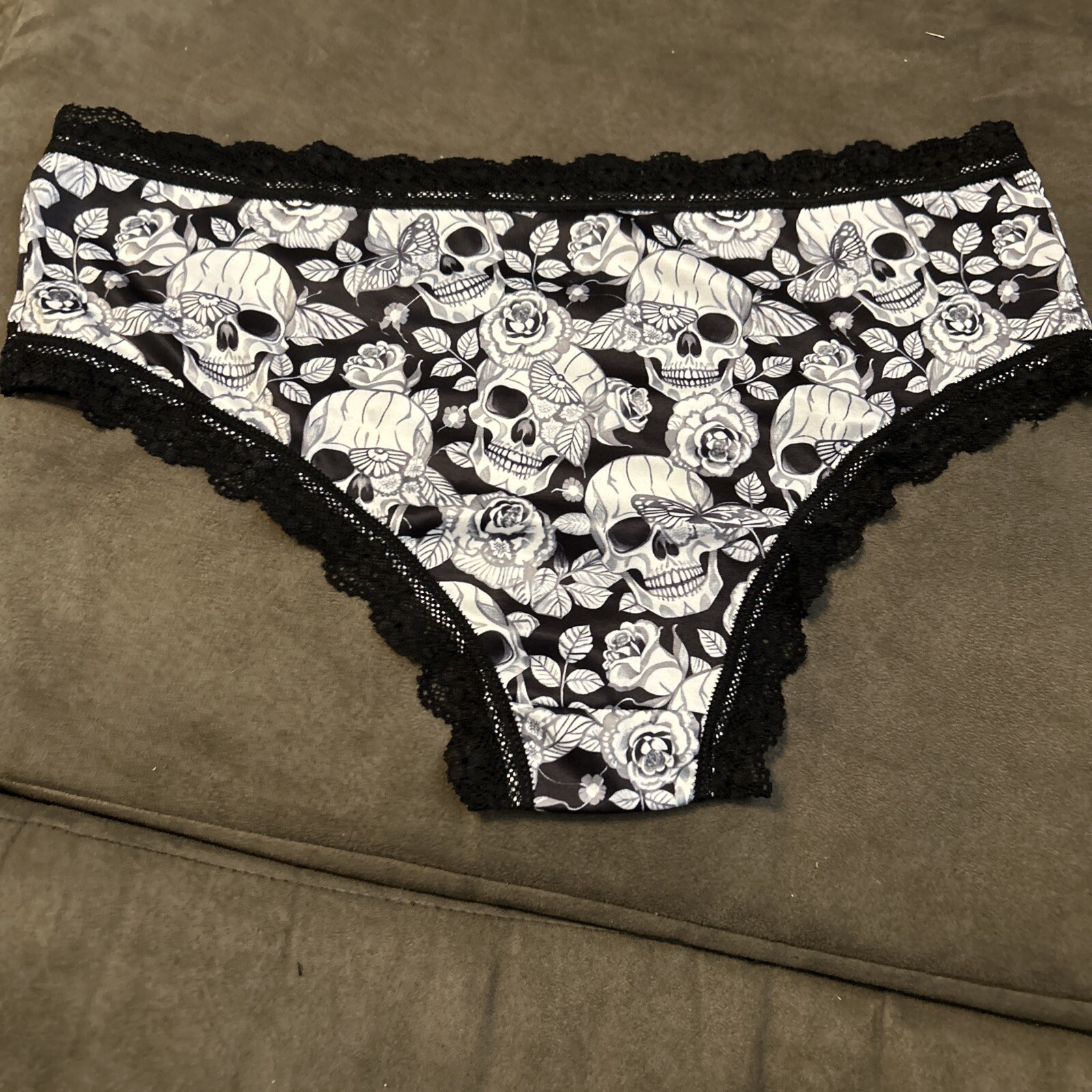 Morvia 3pk lace trim cheeky goth Emo panties S skull/floral skull/stars Lingerie