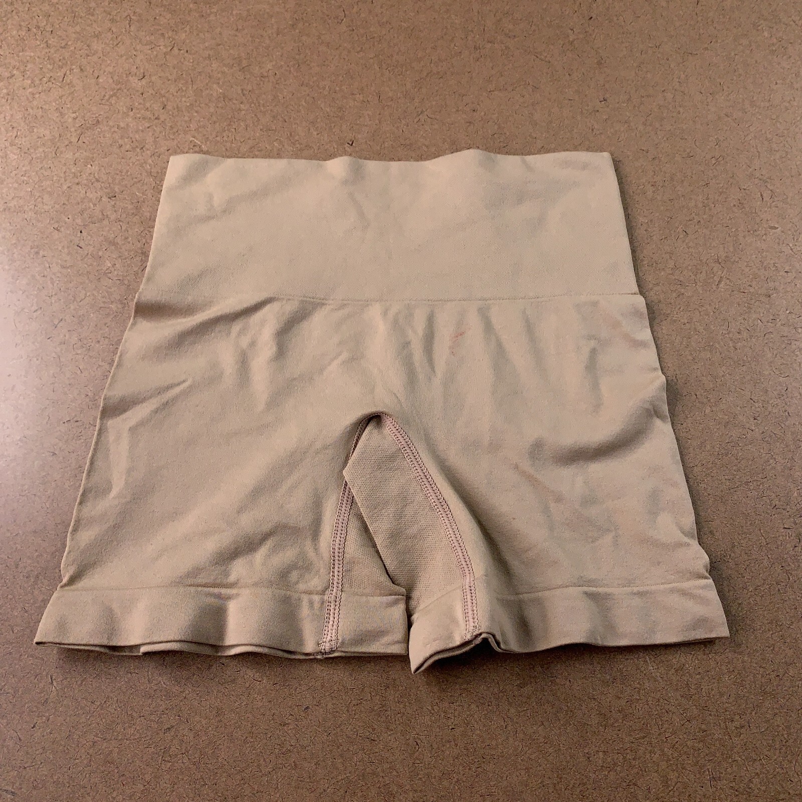 Yummie Womens Size S/M Almond Bria Comfortably Curved Smoothing Short New *Flaw