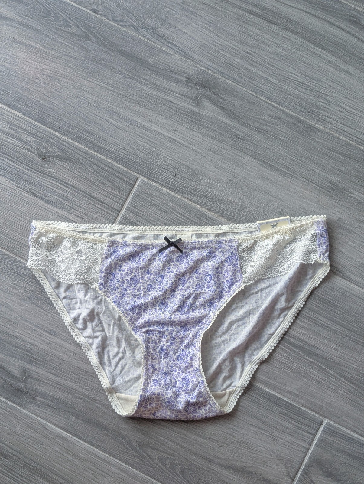 NWT Zoe & Bella Purple Floral Ivory Lace Bikini Panty SIZE MEDIUM