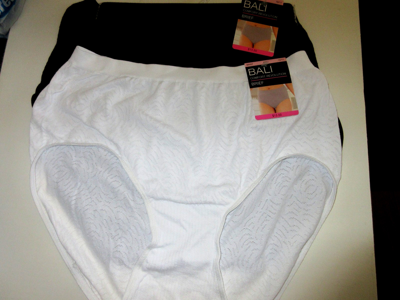 Bali 2-Pair Comfort Revolution BRIEF Panties 803J no lines White/Black ~ 10/11