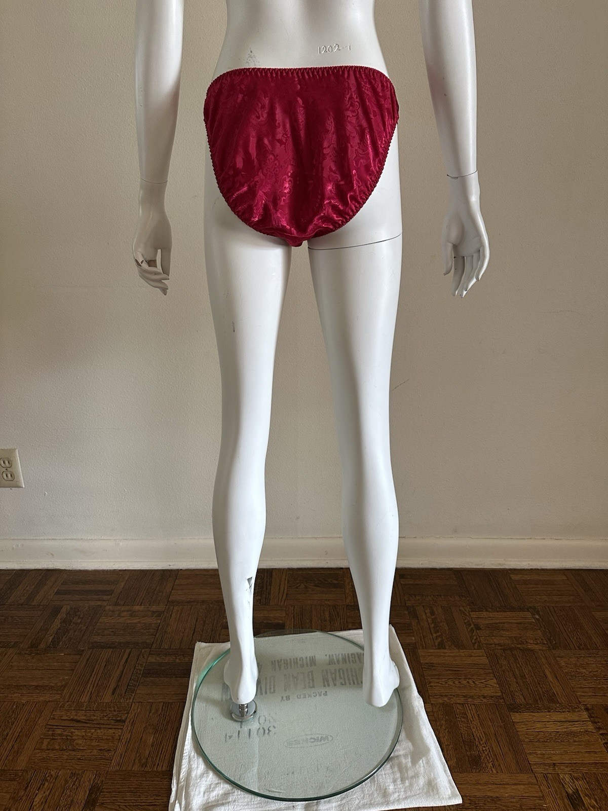 Victoria’s Secret Gold Label Red Satin Jacquard Bikini Panties Lace Trim Rose M