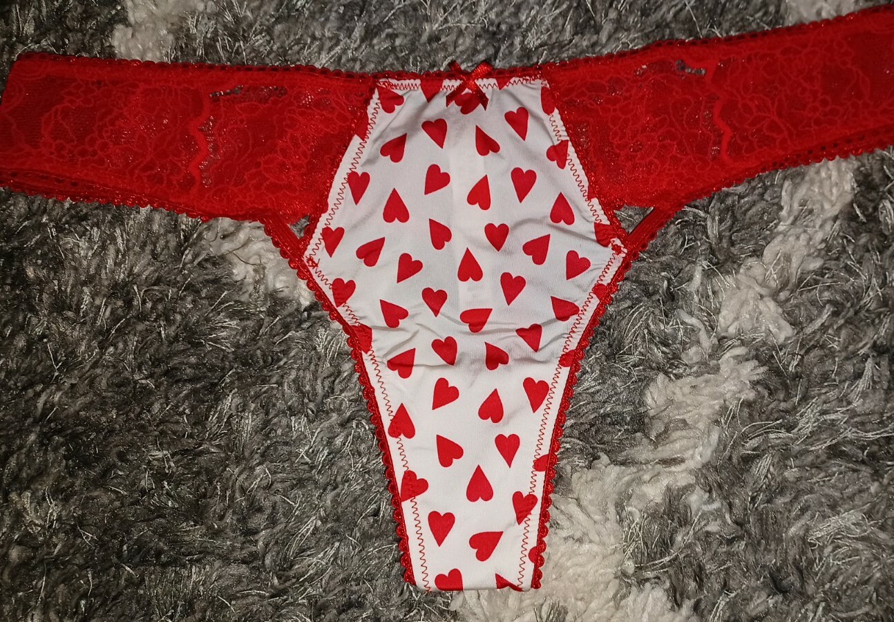 VS dream angel heart mesh ruched thong panty NEW medium white/red Valentines