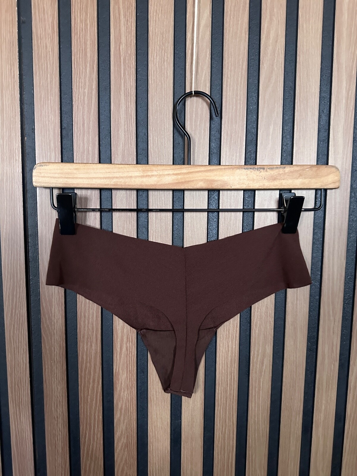 New Victoria’s Secret Panties Medium No Show Brown Seamless Thong / String