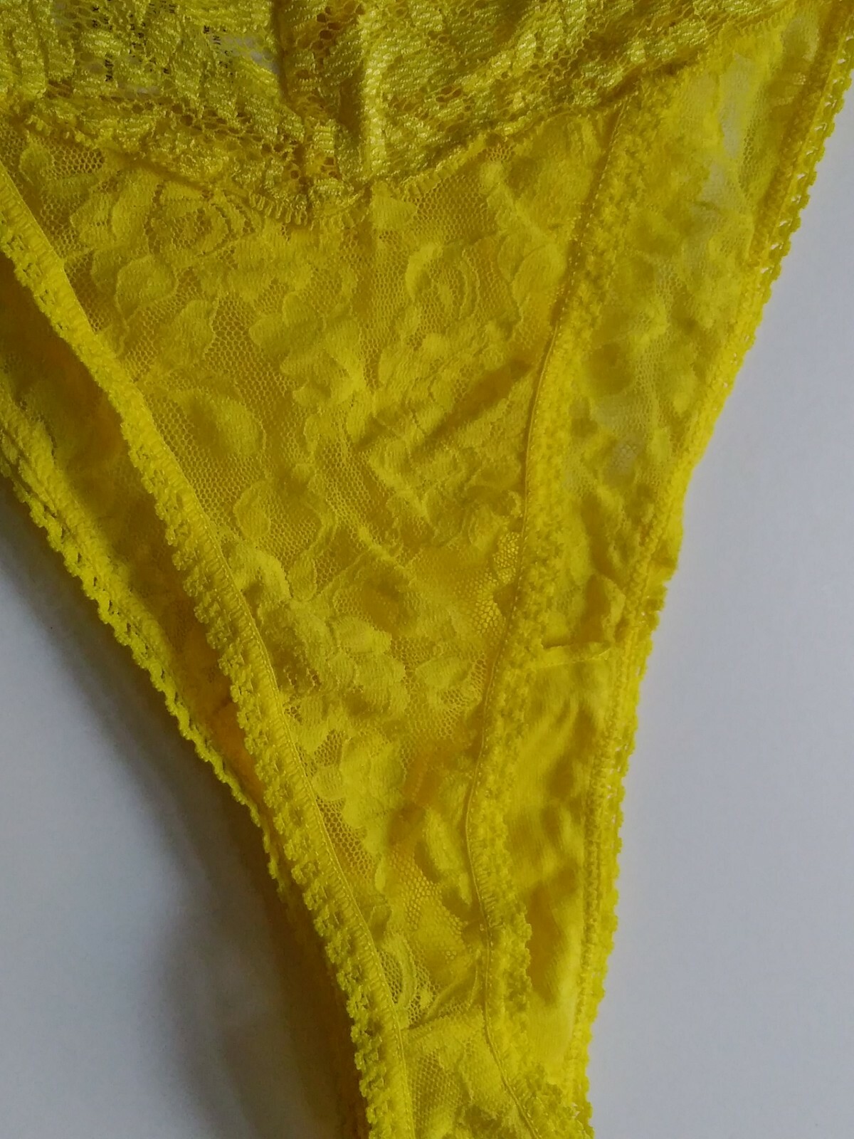 FASHION BUG SIZE 9 SHEER LACE THONG PANTY YELLOW NWT.