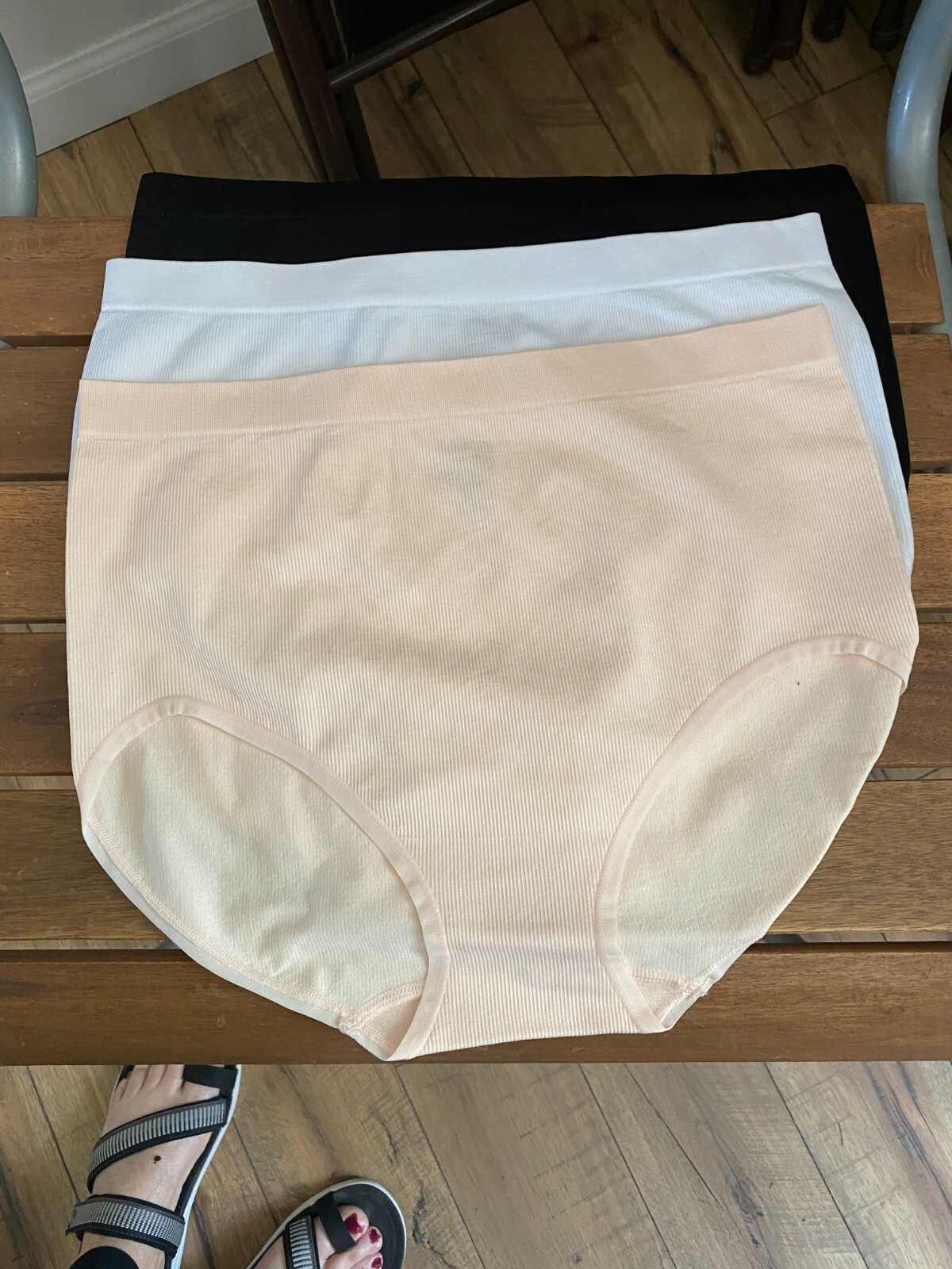 AnyBody Set of 3 Rib Knit Seamless Brief Panty Basic colors Size Large