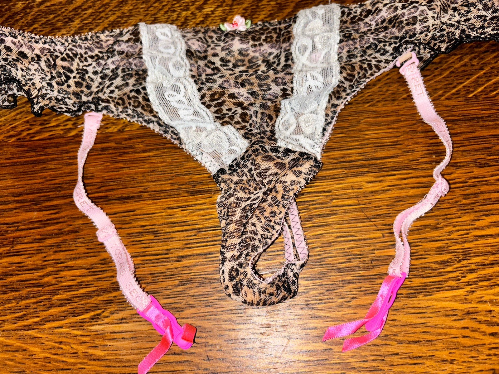 VICTORIAS SECRET Angels lace Mesh Ruffle garter thong panty animal Print Sz L