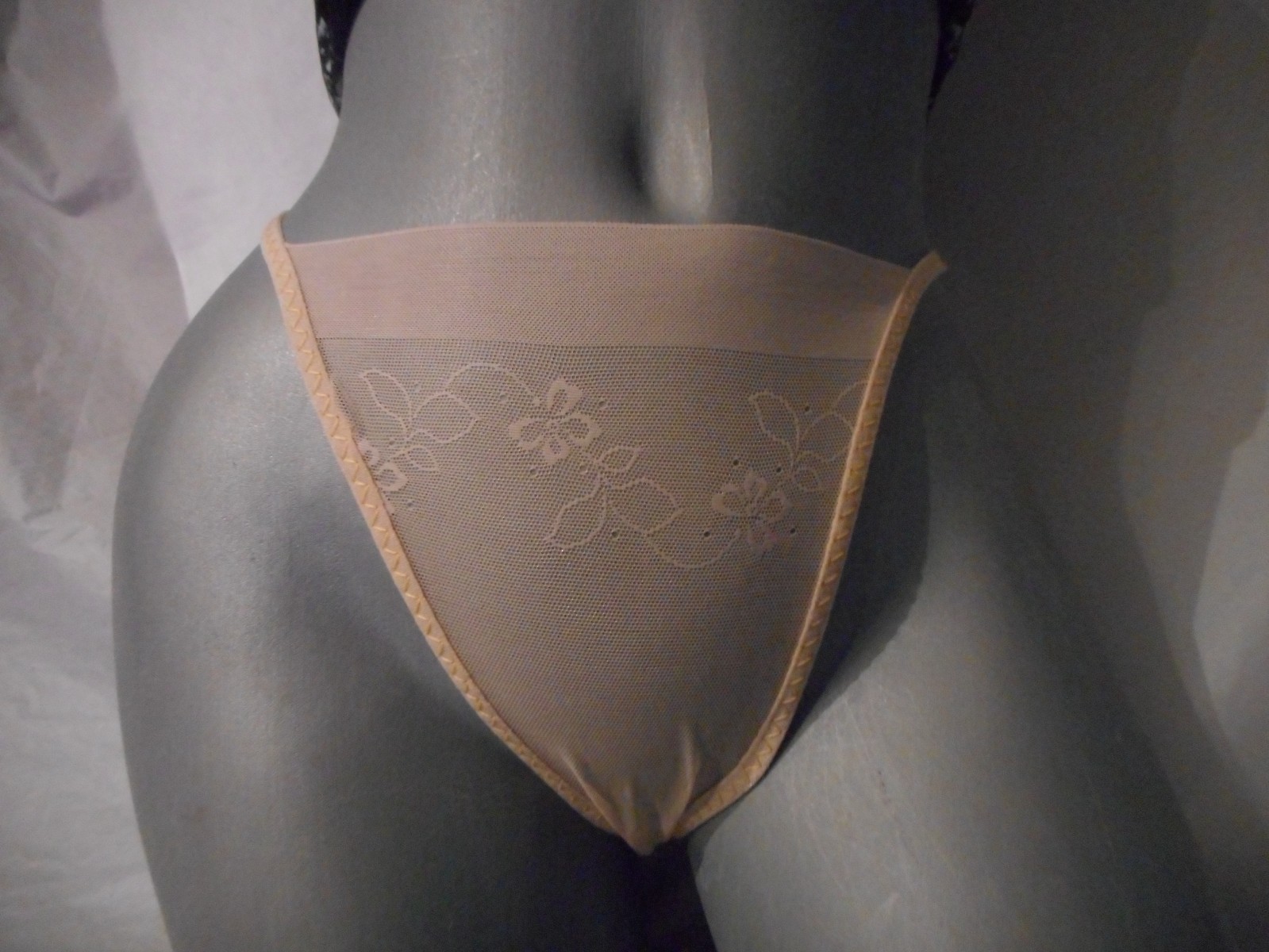 .6 V STRINGS PANTY NYLON/SPANDEX ONE SIZE FITS ALL