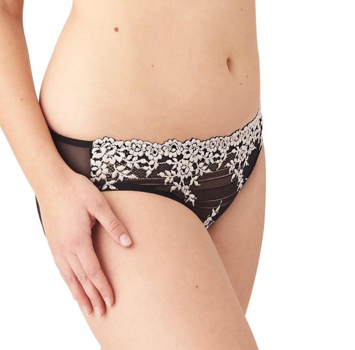 WACOAL 64391 BLACK / WHITE EMBRACE LACE SEMI SHEER BIKINI PANTIES ~ SIZE LARGE