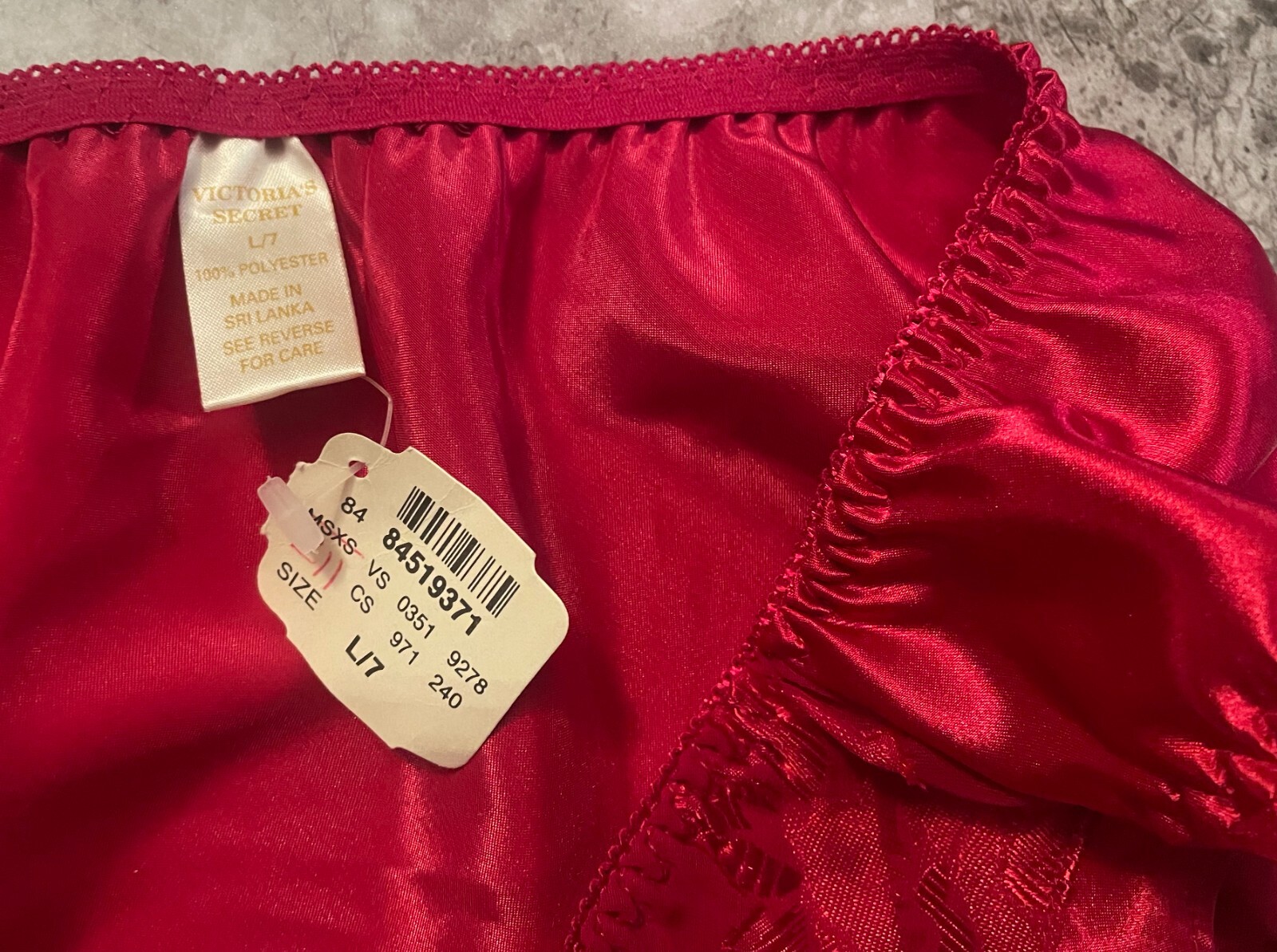 NWT VICTORIA’S SECRET L RED SHEER SMOOTH SATIN BACK VINTAGE RARE HI CUT PANTIES