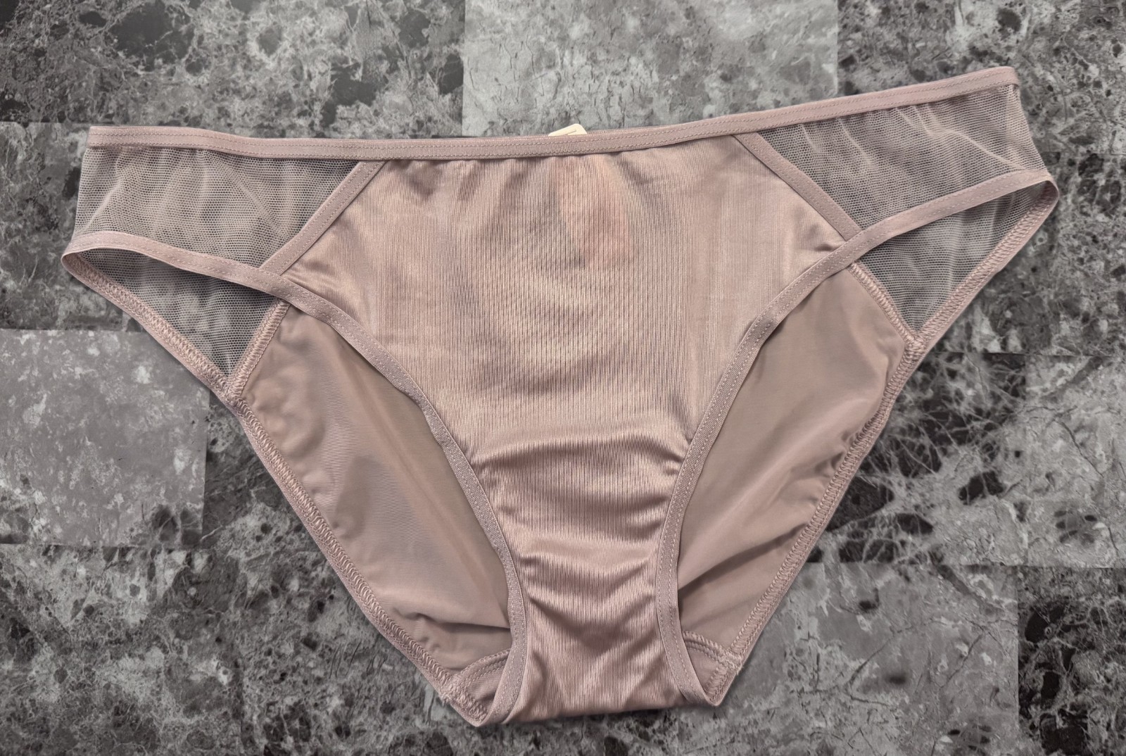 NWT VICTORIA’S SECRET MEDIUM MAUVE SATIN SMOOTH MESH RARE BIKINI PANTIES