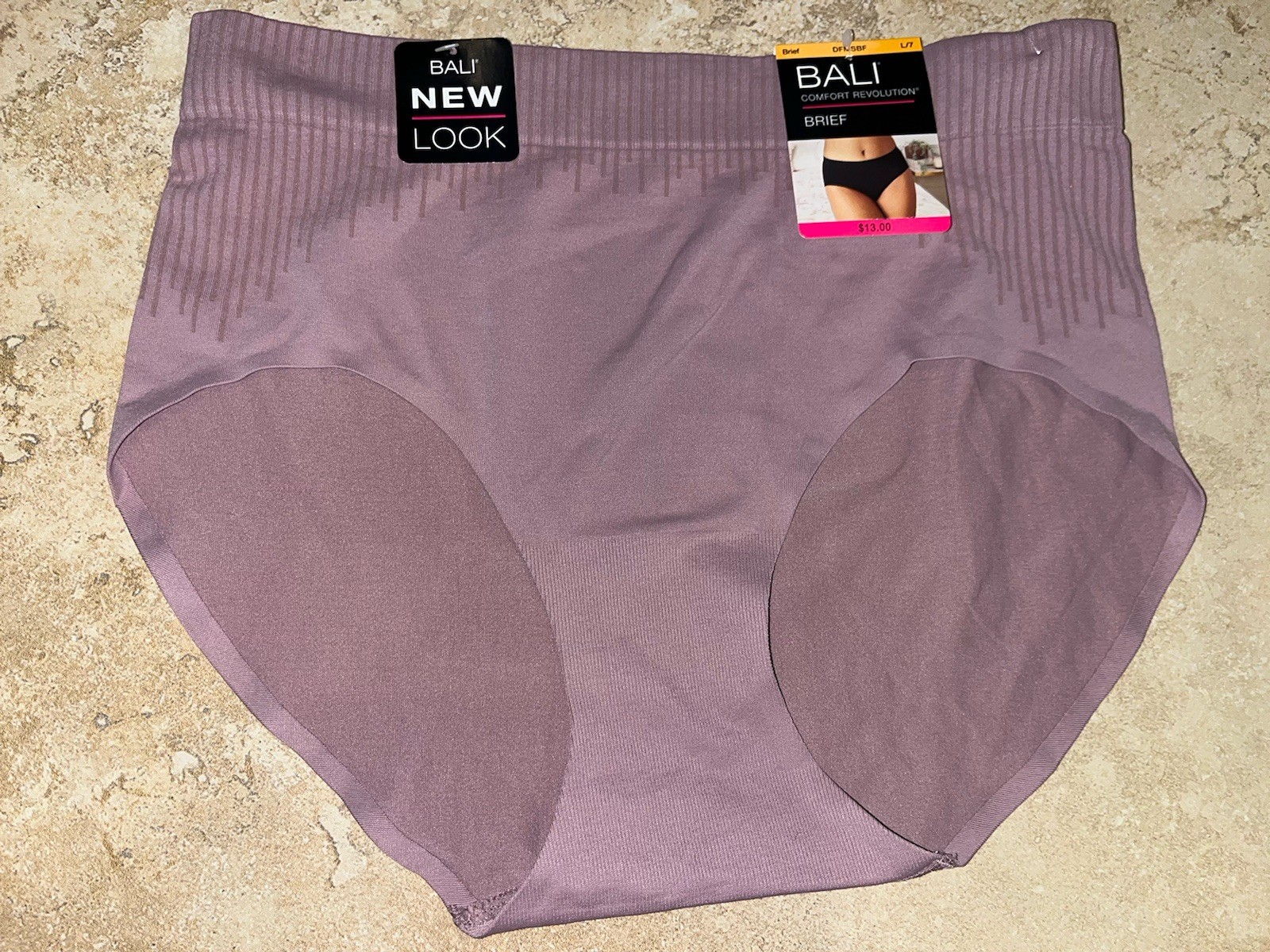 NWT Bali Comfort Revolution Modern Seamless Brief Panty Large 7 DFMSBF