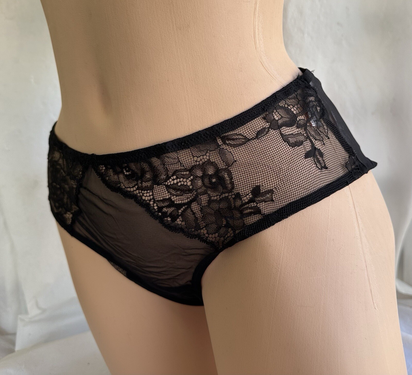 Victoria’s Secret Very Sexy Cheeky Open Back Panties Medium