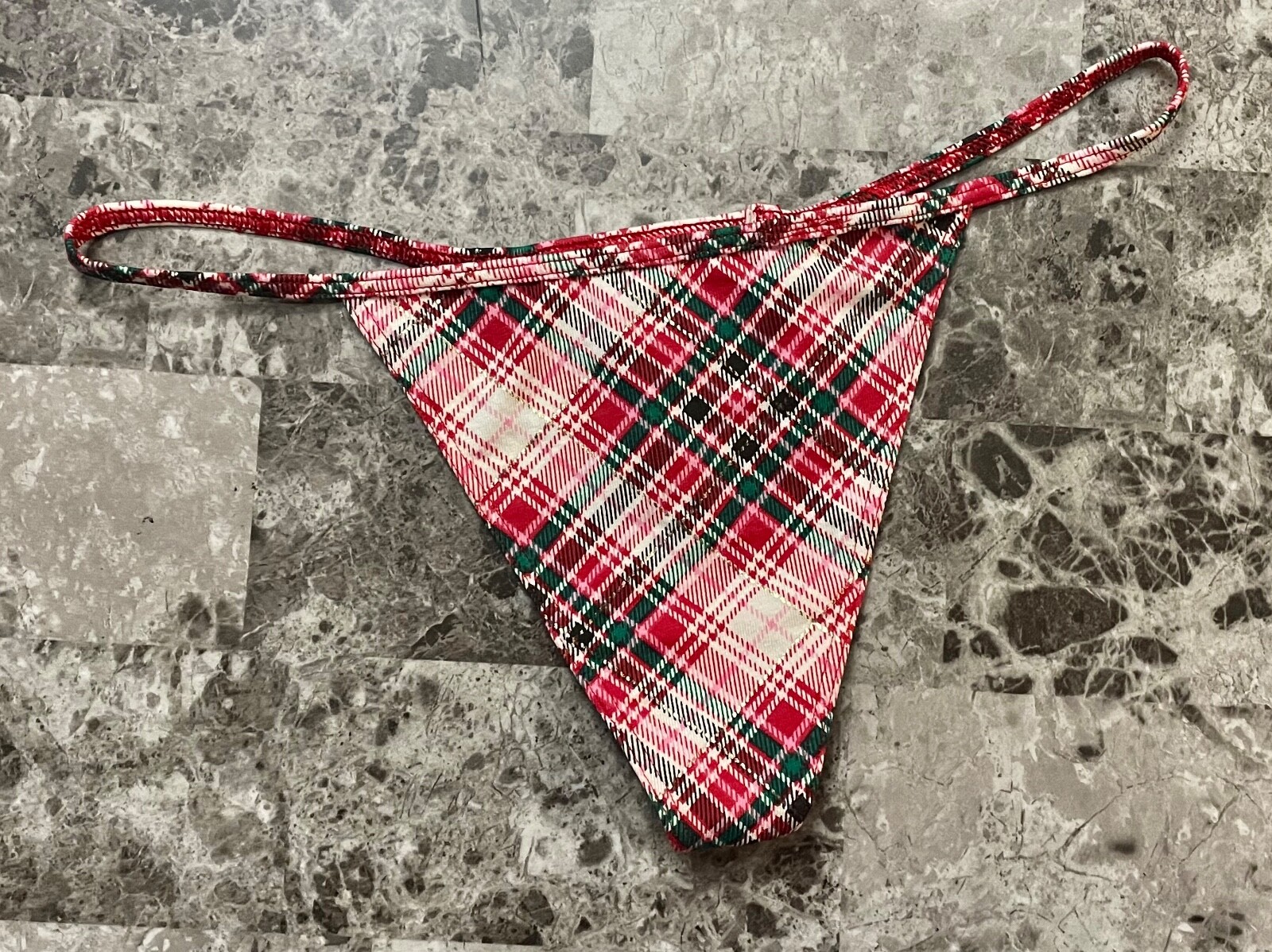 NWT VICTORIA’S SECRET PINK RED GREEN WHITE PLAID HOLIDAY V STRING THONG PANTIES