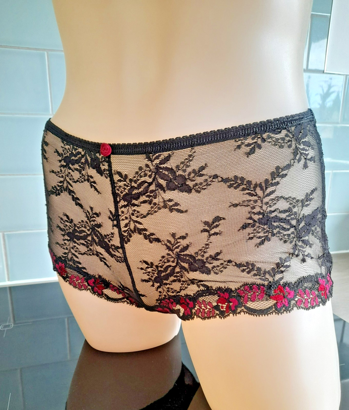Gossard Black/Red Sheer Embrace Deep Lace Shorts