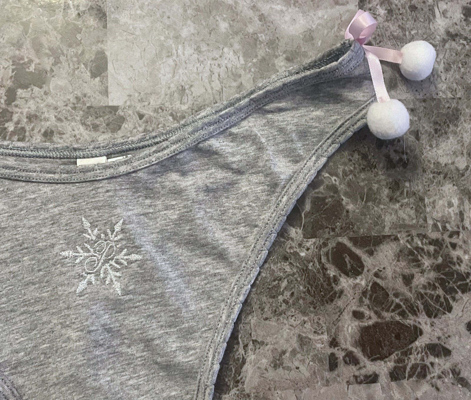 NWT VICTORIA’S SECRET PINK GRAY EMBROIDERED SNOWFLAKE POM POM BOW THONG PANTIES
