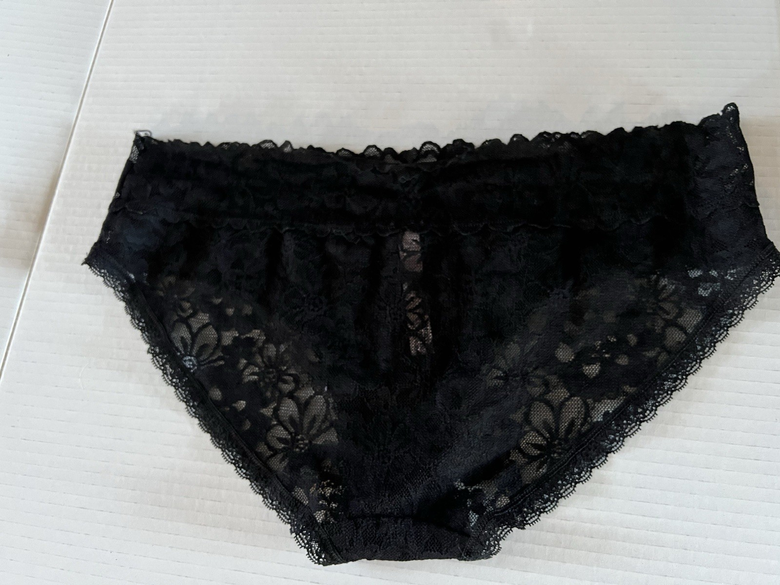 Victoria’s Secret HIPHUGGER HIPSTER Black Lace Panty Large NWOT